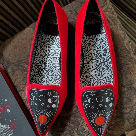 Red Velvet Ouija Planchettes Flat Shoes - Picture 5 of 7